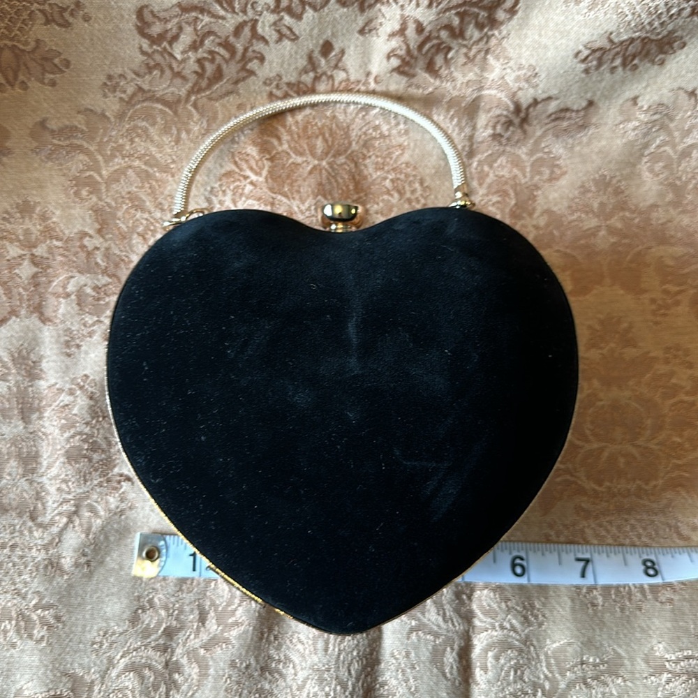 Black heart-shaped heart purse NWOT - Picture 7 of 8